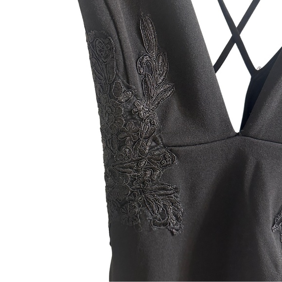 NWT Elegant Long Black Formal Symphony Dress with Deep V-Neck and Lace Detailing - Picture 2 of 11